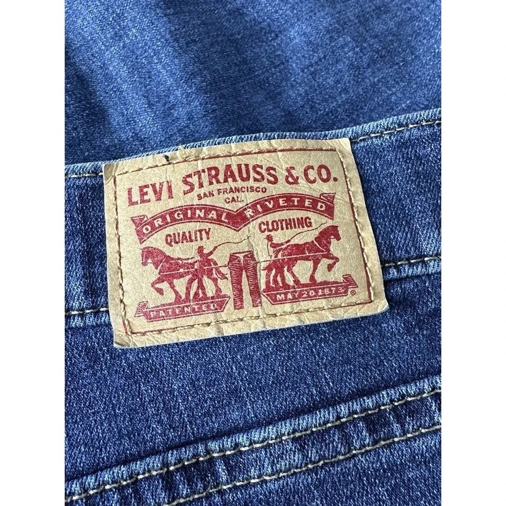 Levis very good